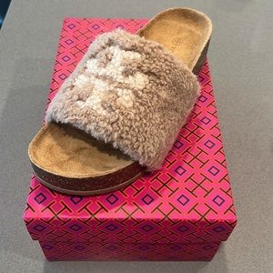 Tory Burch Double T Shearling Cork Flatform, Size 11, Almond Flour/Buttermilk.